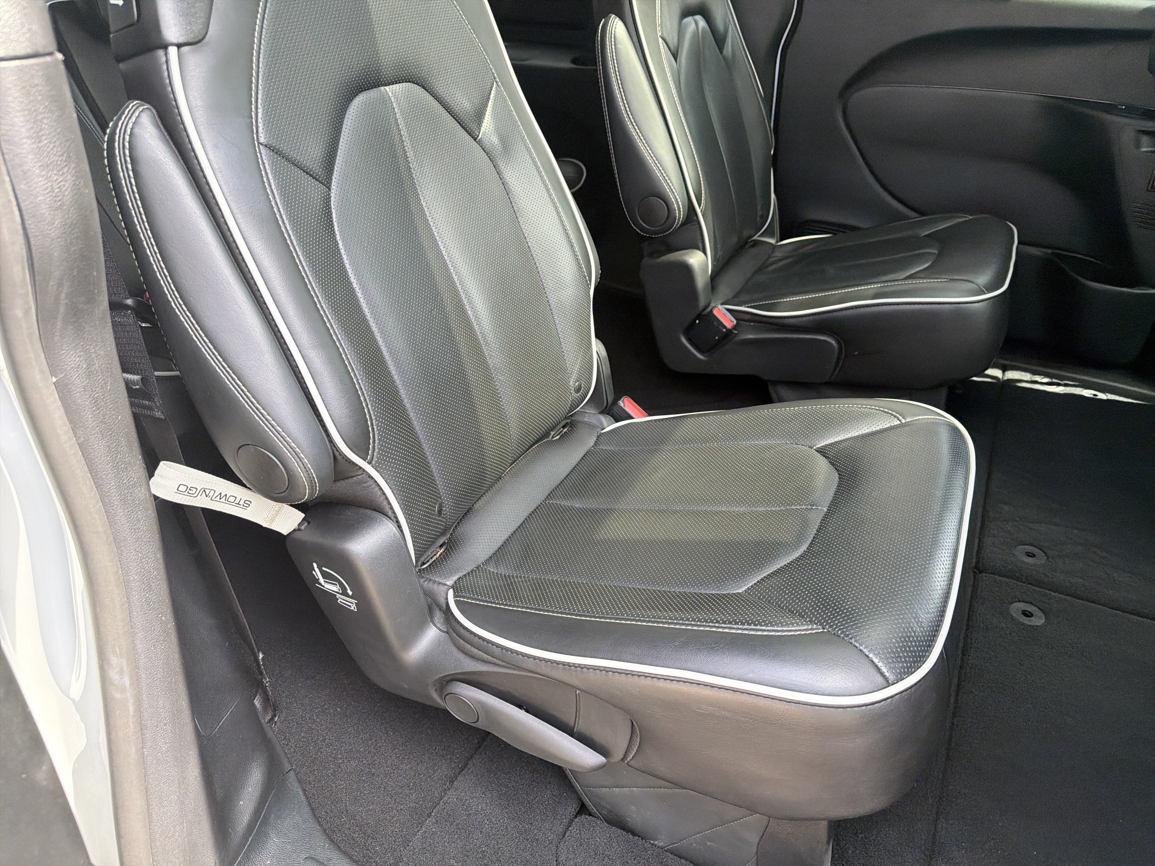 Used 2025 Chrysler Pacifica Limited FWD image 27