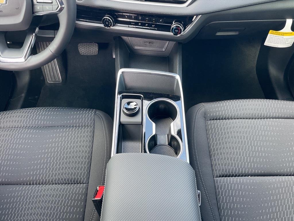 New 2026 Chevrolet Equinox LT w/ Safety and Technology Package FWD image 17
