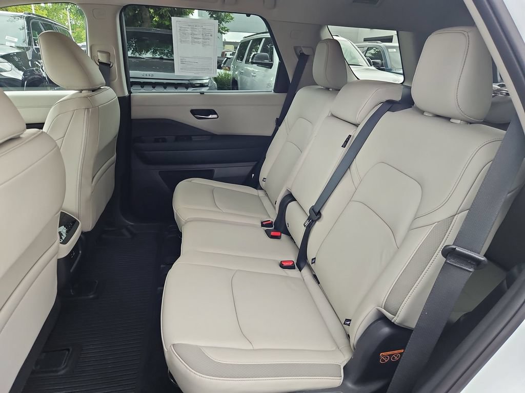 Used 2025 Nissan Pathfinder SL w/ Cargo Package AWD/4WD image 14