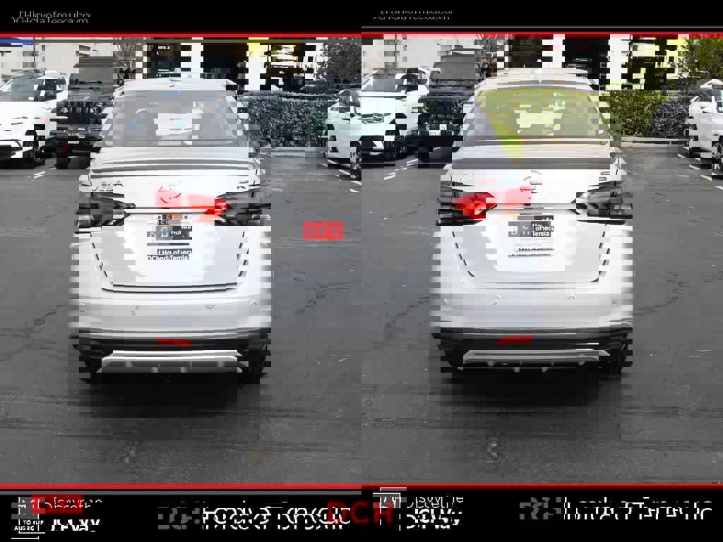 Used 2024 Nissan Versa SR image 6