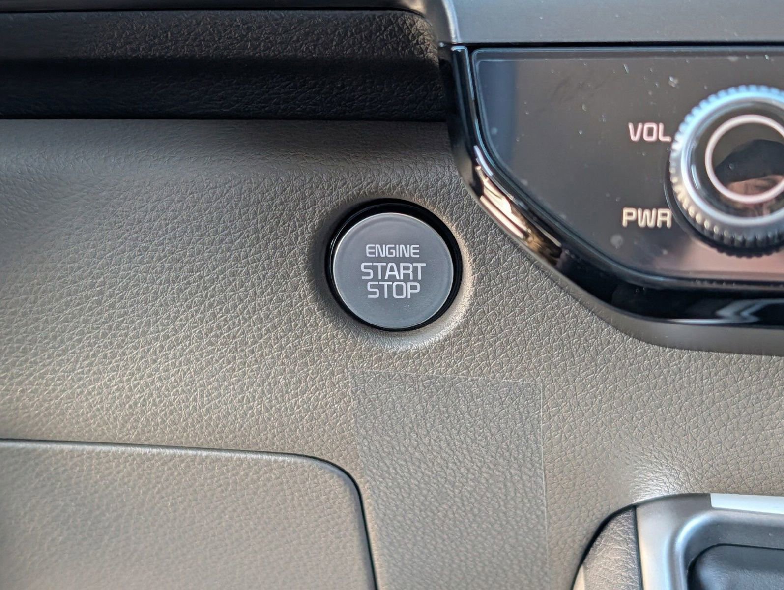 Used 2026 Kia Carnival image 8