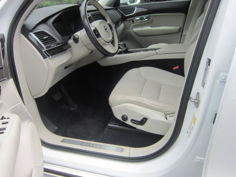 Used 2019 Volvo XC90 T6 Momentum w/ Protection Package Premier AWD/4WD image 8