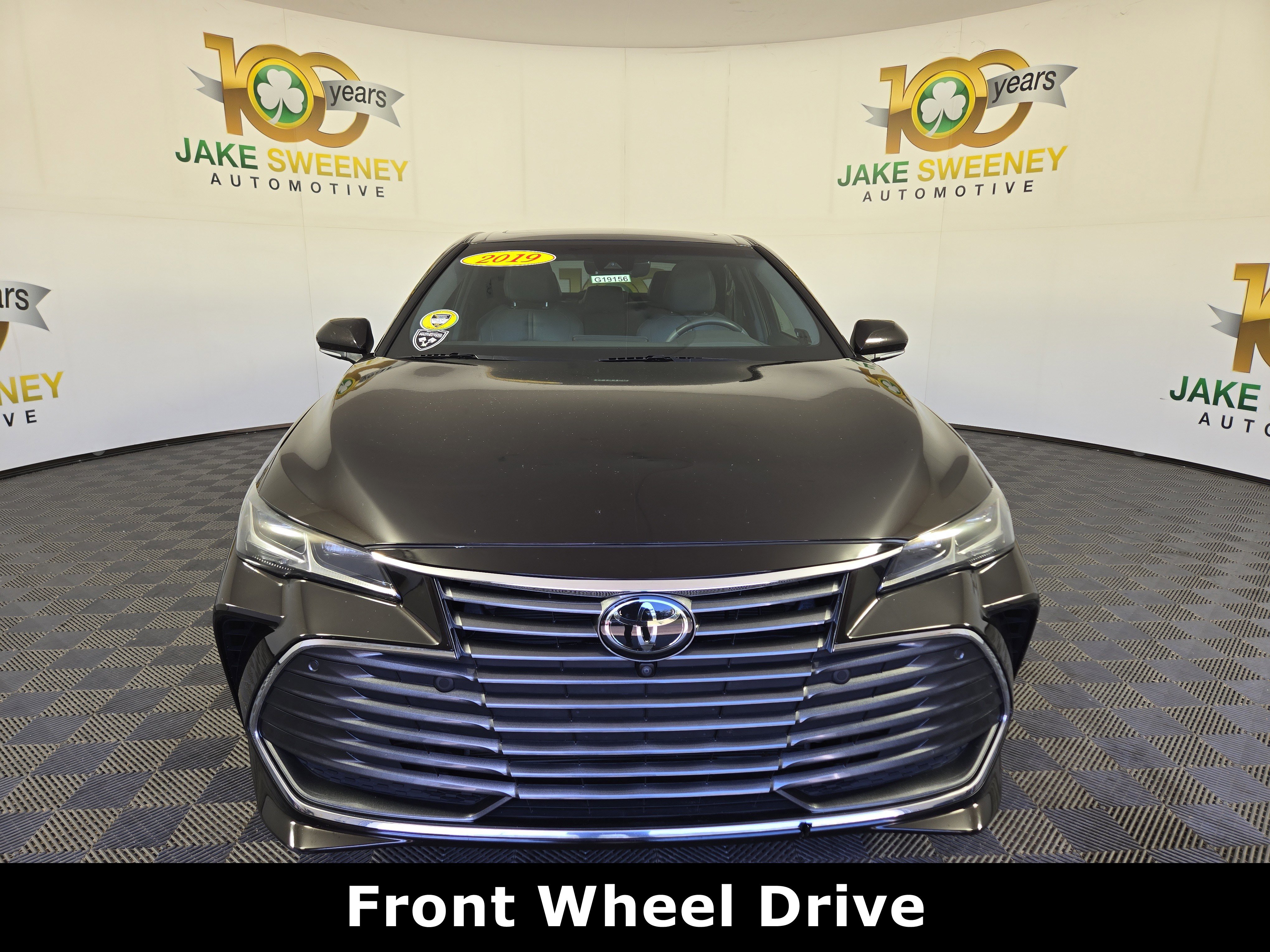 Used 2019 Toyota Avalon Limited image 2