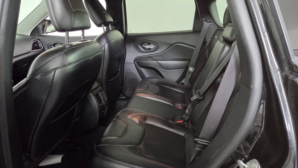 Used 2020 Jeep Cherokee Trailhawk AWD/4WD image 27