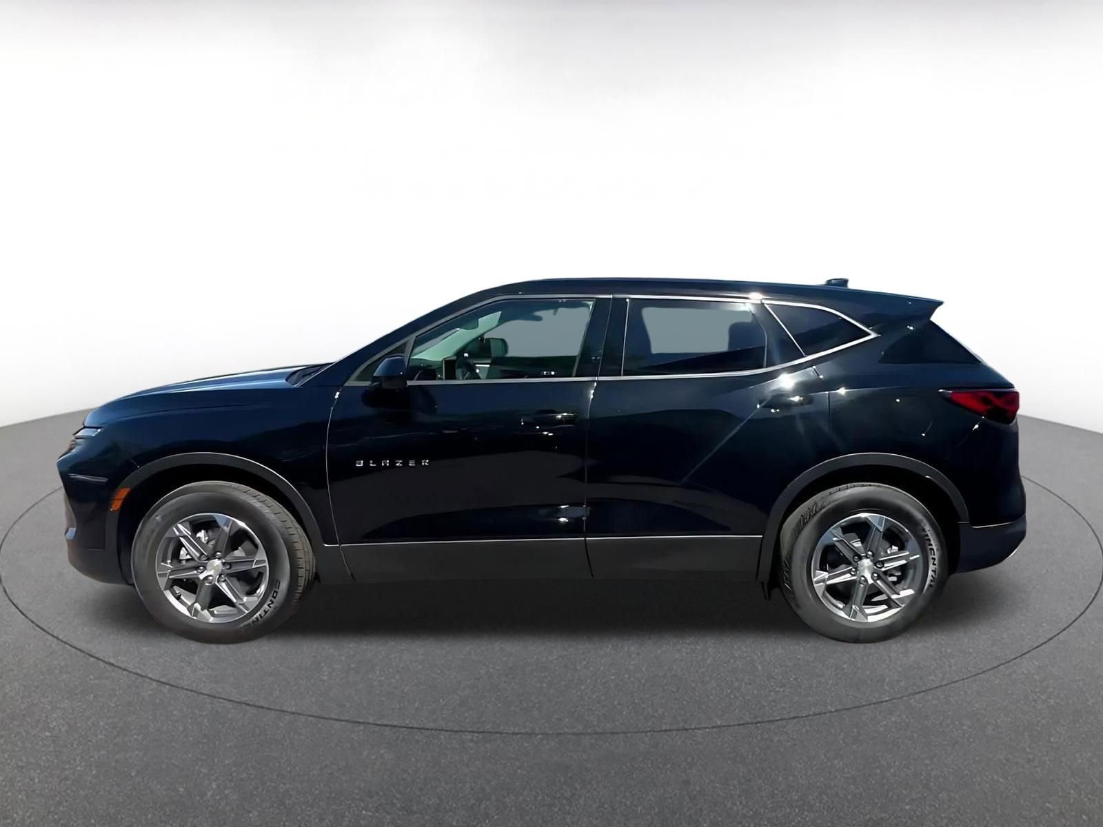 Used 2025 Chevrolet Blazer LT image 9