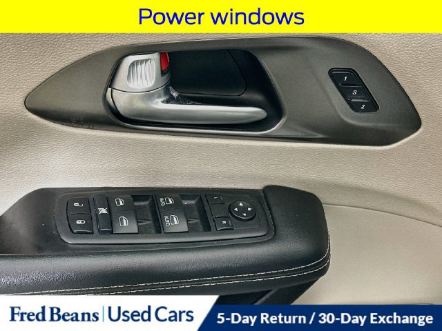 Used 2024 Chrysler Pacifica Touring-L FWD image 22