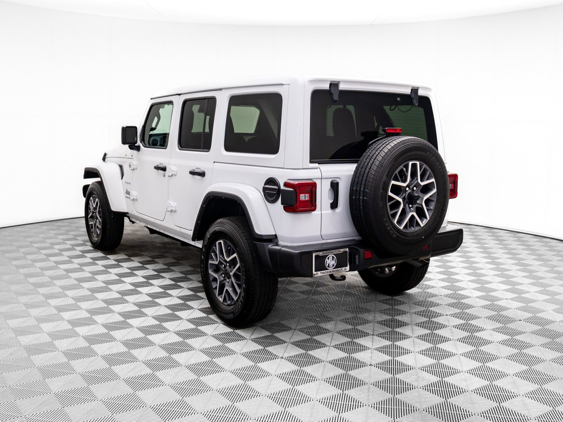 Used 2024 Jeep Wrangler Sahara image 4