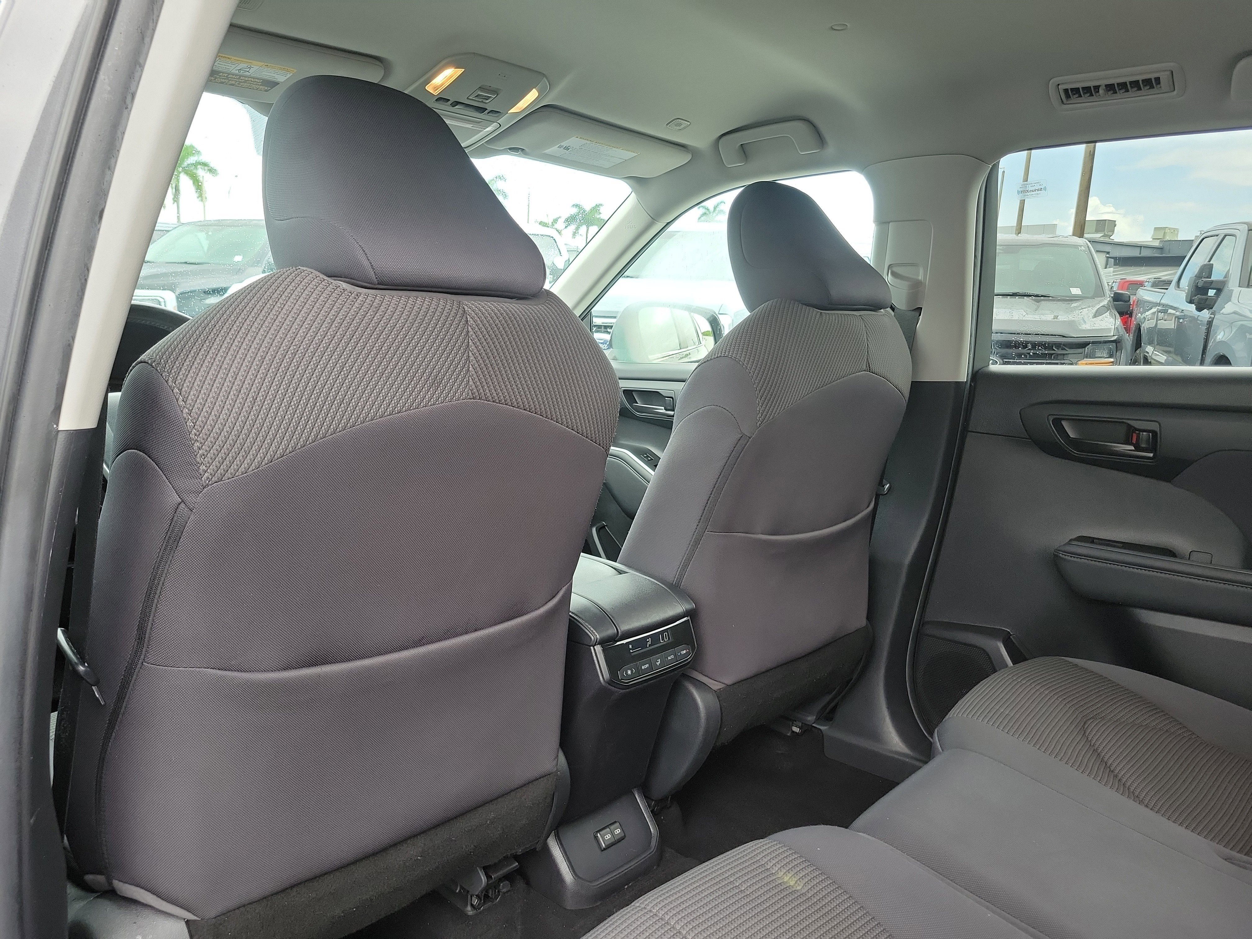 Used 2023 Toyota Highlander LE FWD image 15