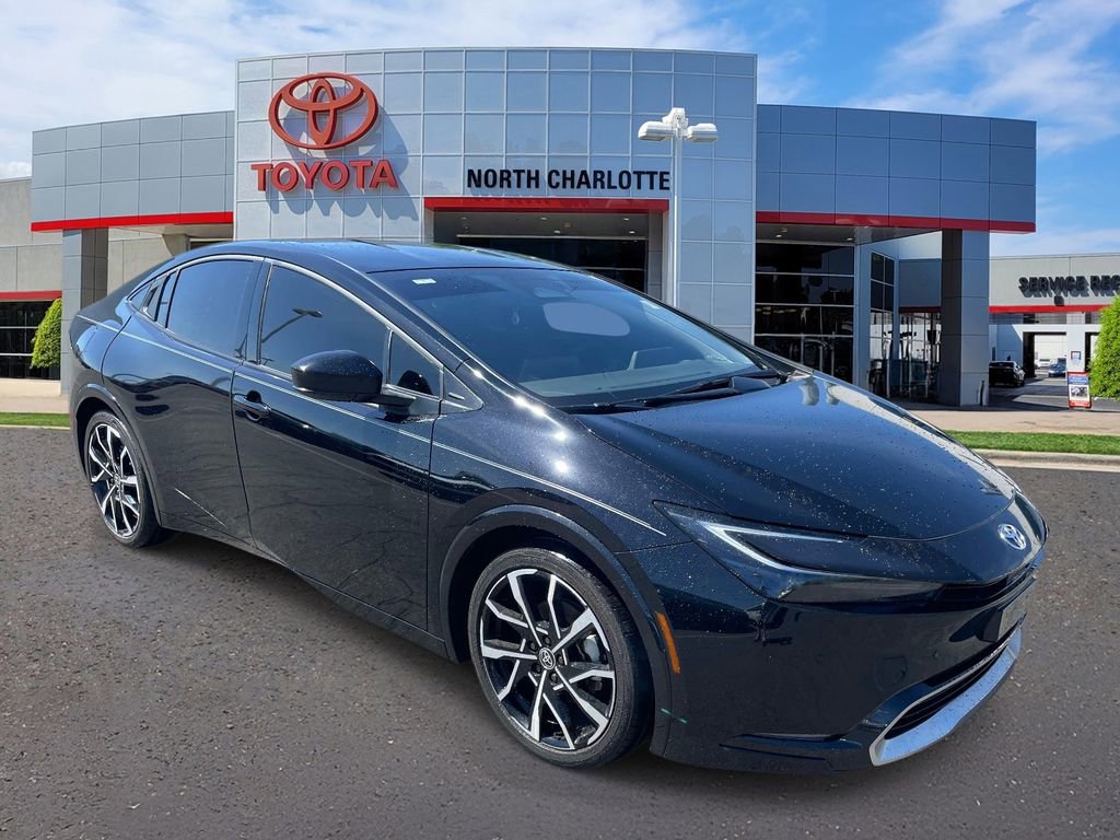 Used 2025 Toyota Prius Plug-In Hybrid image 3