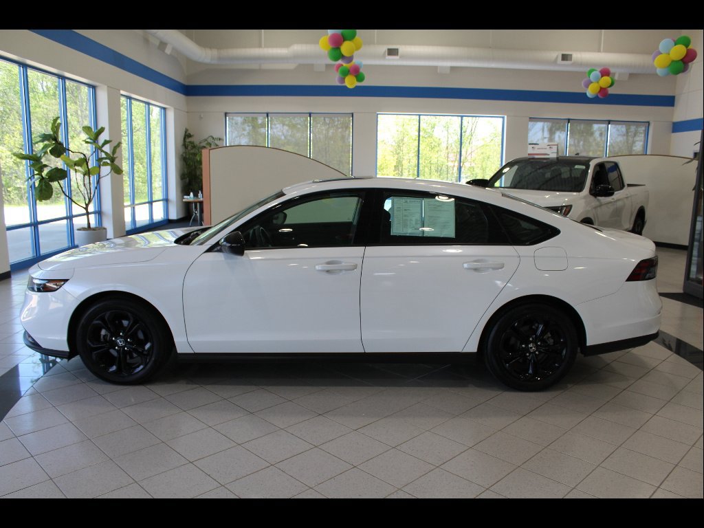 Certified 2025 Honda Accord SE image 8