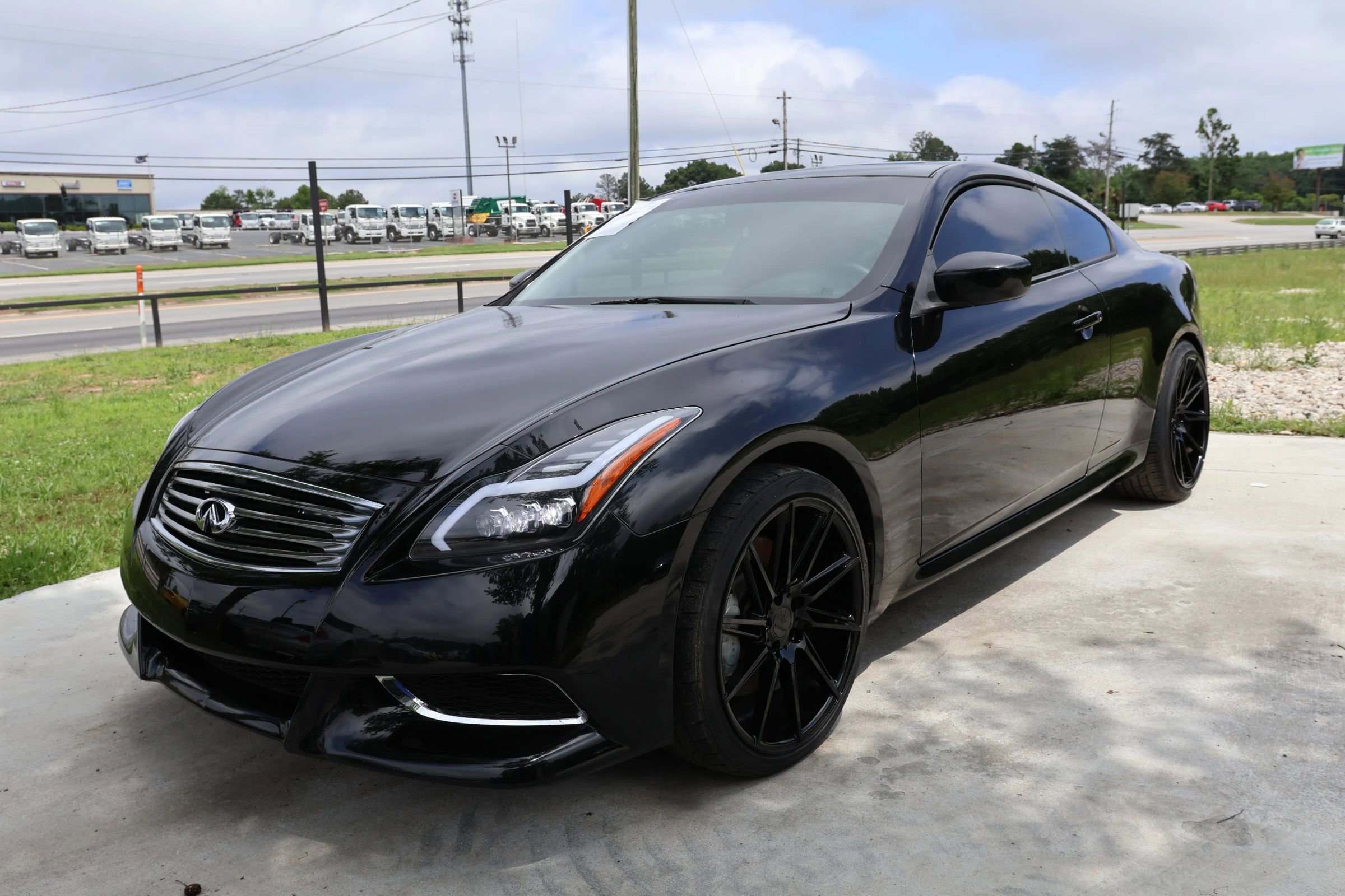 Used 2010 INFINITI G37 Sport w/ Navigation Pkg image 1