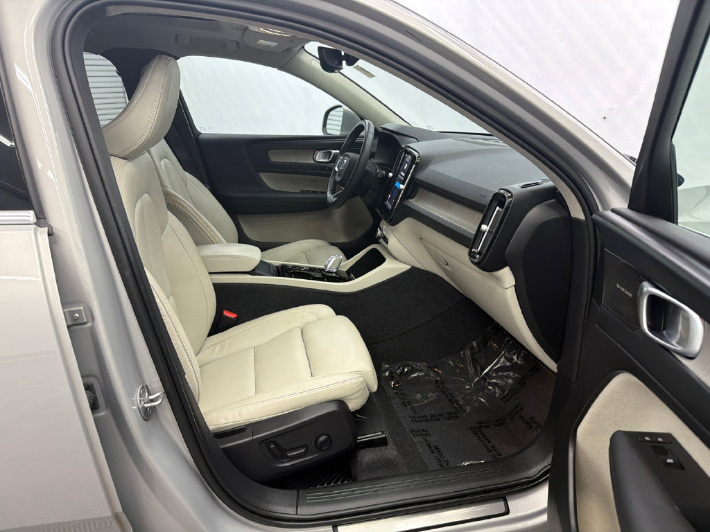 Used 2023 Volvo XC40 B5 Ultimate AWD/4WD image 14
