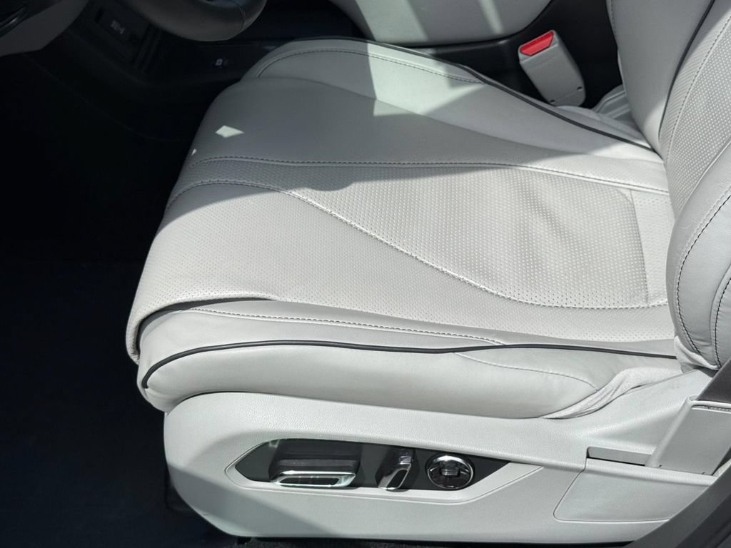 Certified 2024 Acura RDX SH-AWD w/ Advance Package image 23