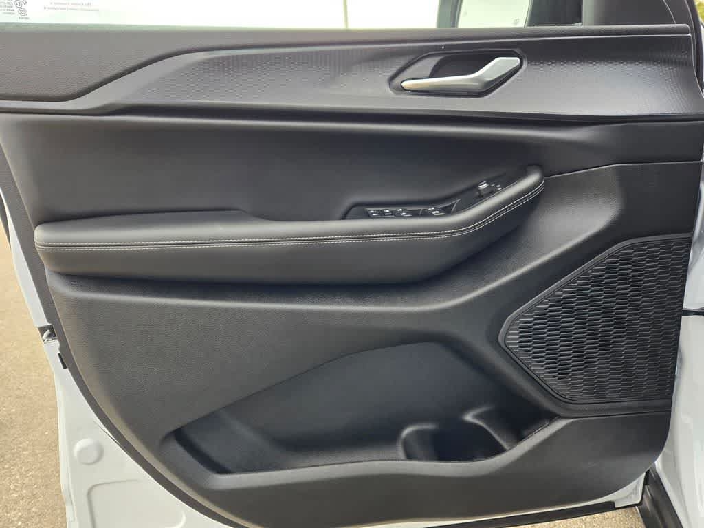 New 2025 Jeep Grand Cherokee L Altitude AWD/4WD image 14