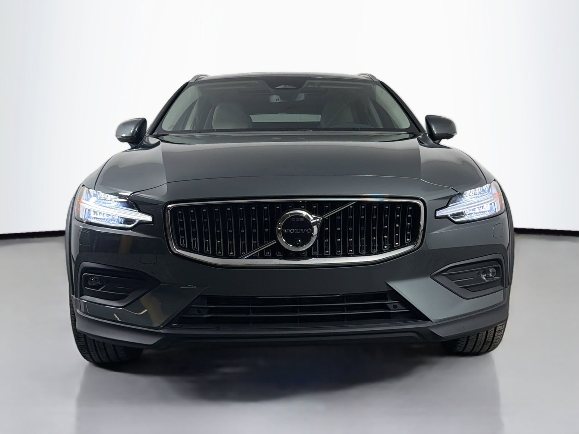 New 2026 Volvo V60 B5 Cross Country Ultra w/ Protection Package Premier image 2