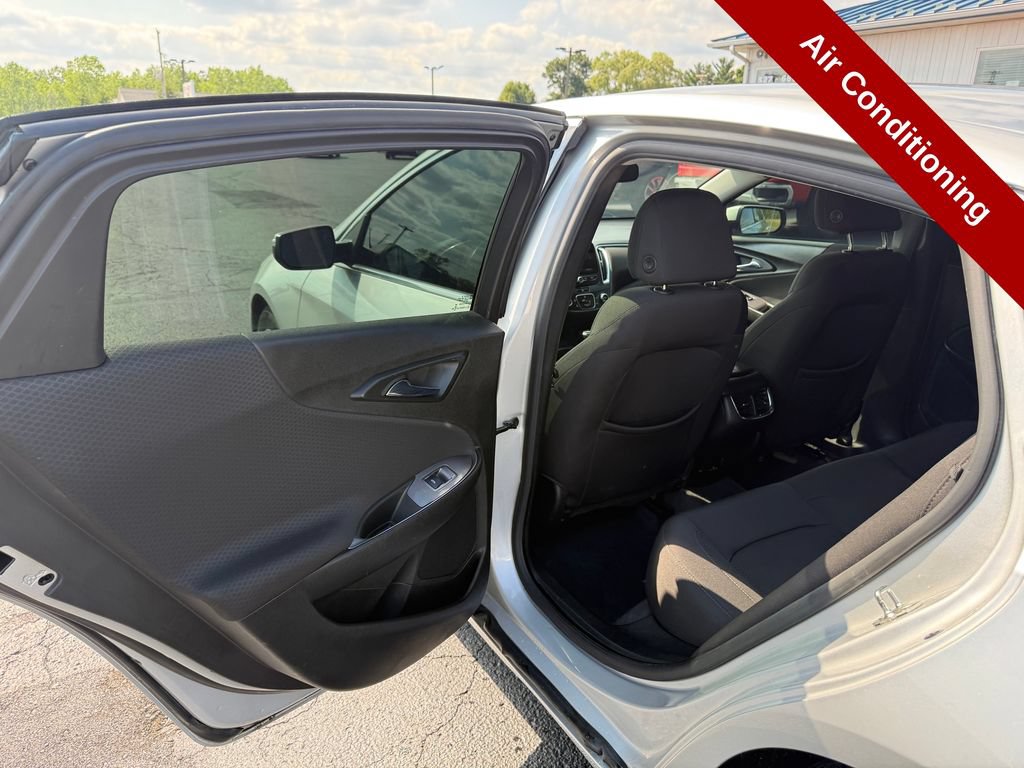 Used 2018 Chevrolet Malibu LT FWD image 26