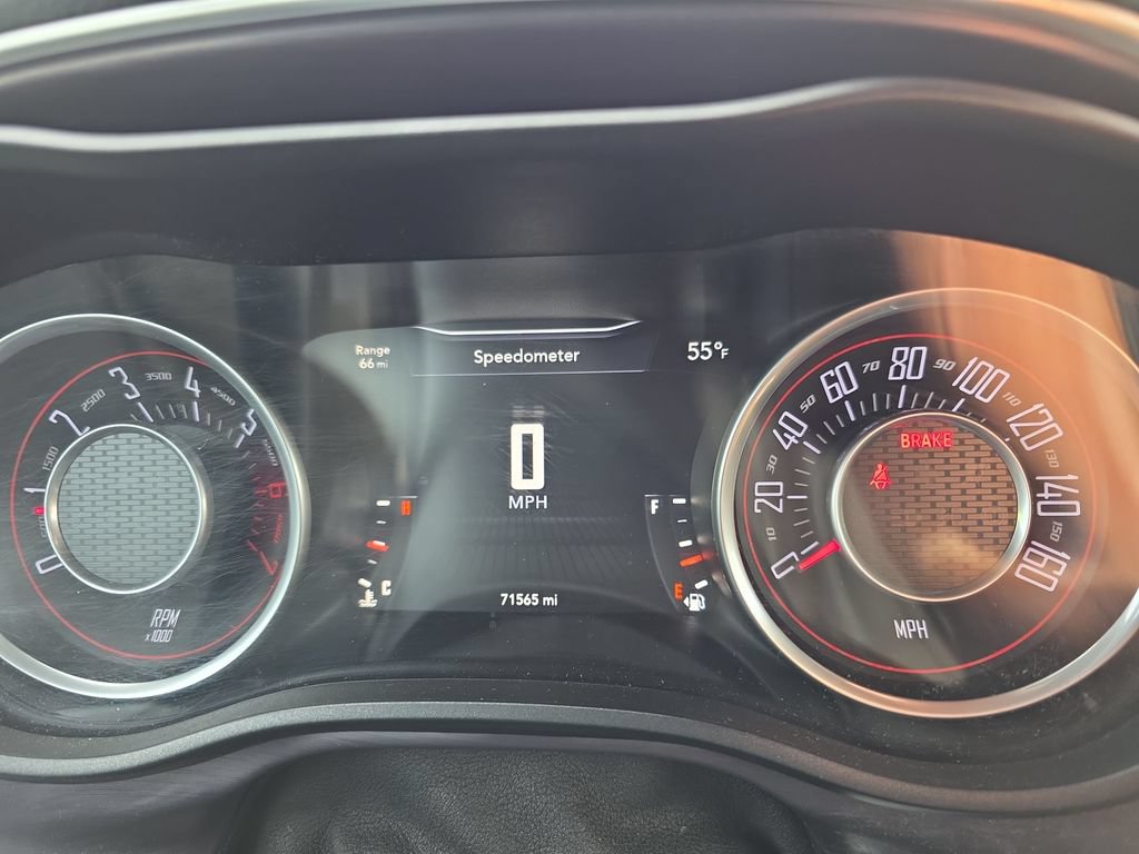 Used 2015 Dodge Challenger R/T RWD image 19