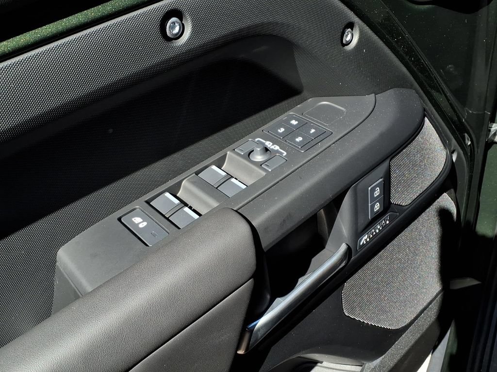 New 2026 Land Rover Defender 110 X-Dynamic SE AWD/4WD image 11
