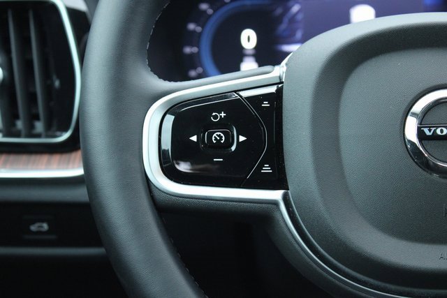 Used 2025 Volvo V60 B5 Cross Country Plus image 25