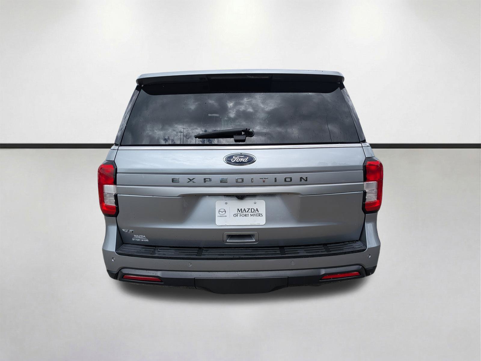 Used 2024 Ford Expedition XLT RWD image 5