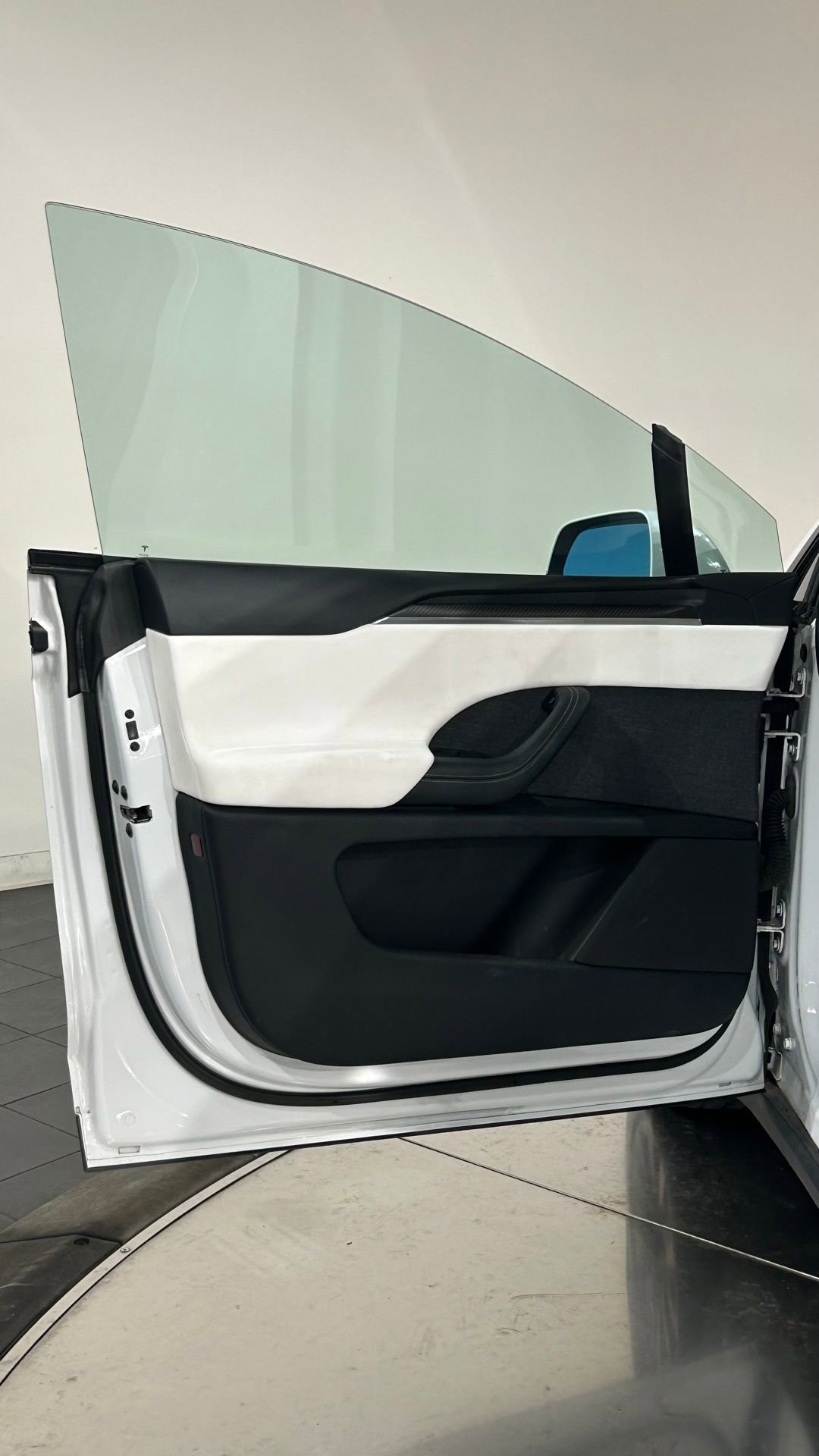 Used 2023 Tesla Model X Plaid image 34