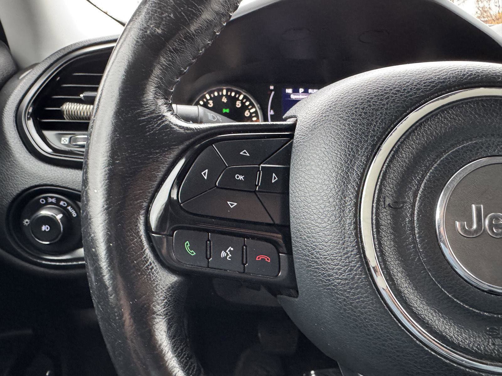 Used 2017 Jeep Renegade Altitude image 27