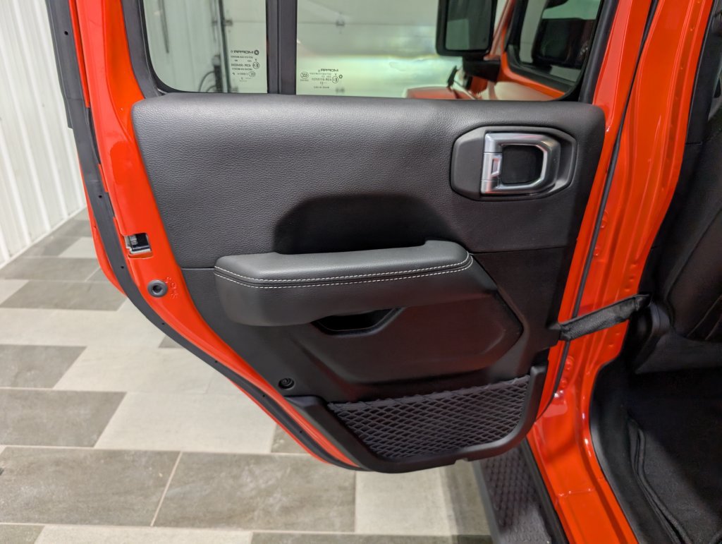 Used 2023 Jeep Wrangler Unlimited Sahara w/ Cold Weather Group AWD/4WD image 8