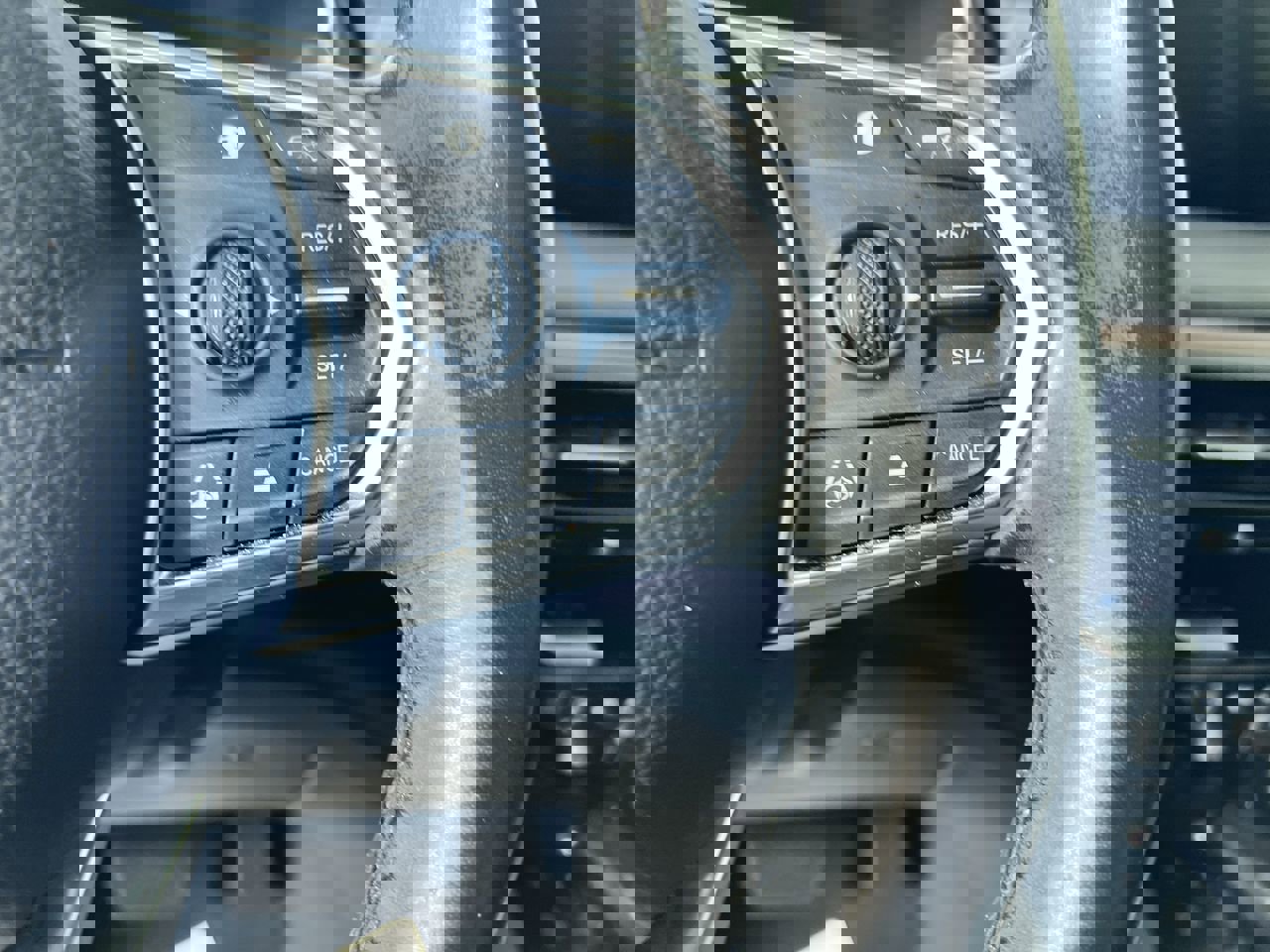 Used 2022 Acura MDX FWD image 17