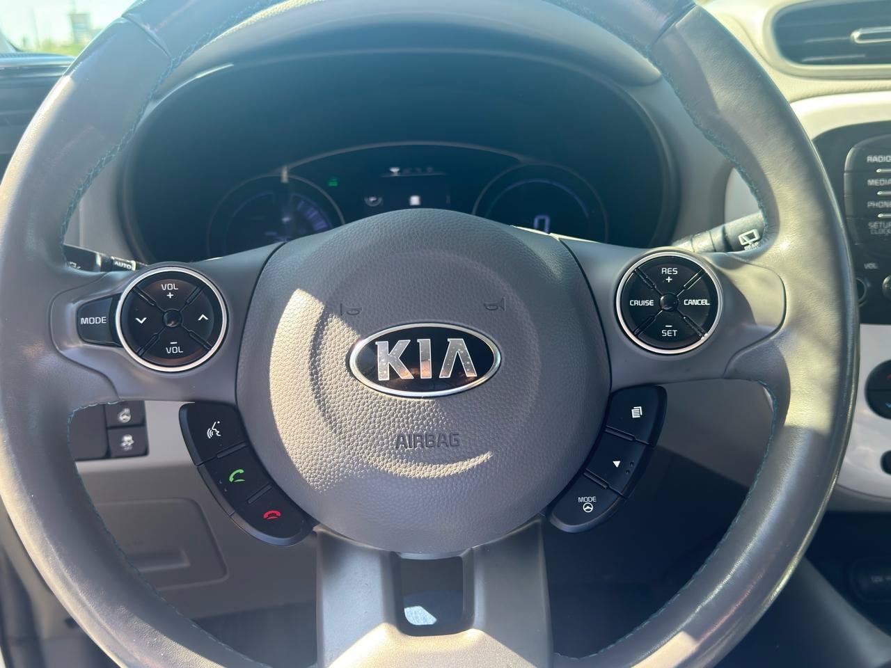 Used 2016 Kia Soul EV FWD image 19