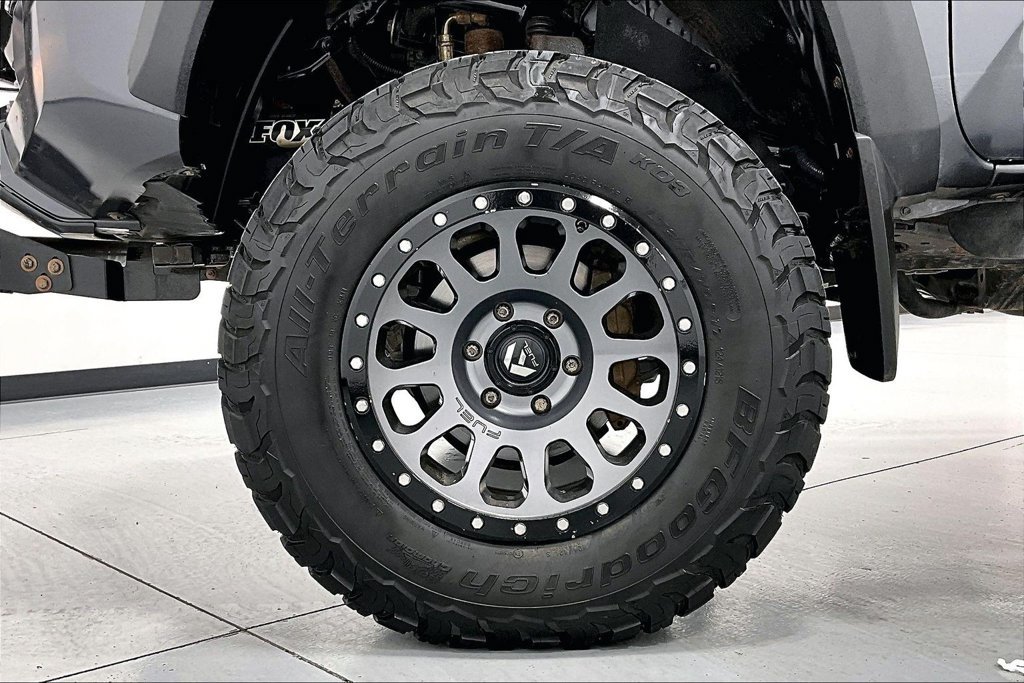 Used 2020 Toyota Tacoma TRD Off-Road AWD/4WD image 10