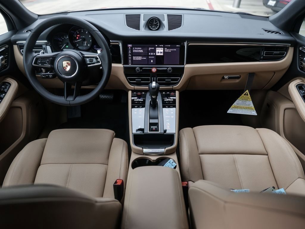 Certified 2025 Porsche Macan image 29
