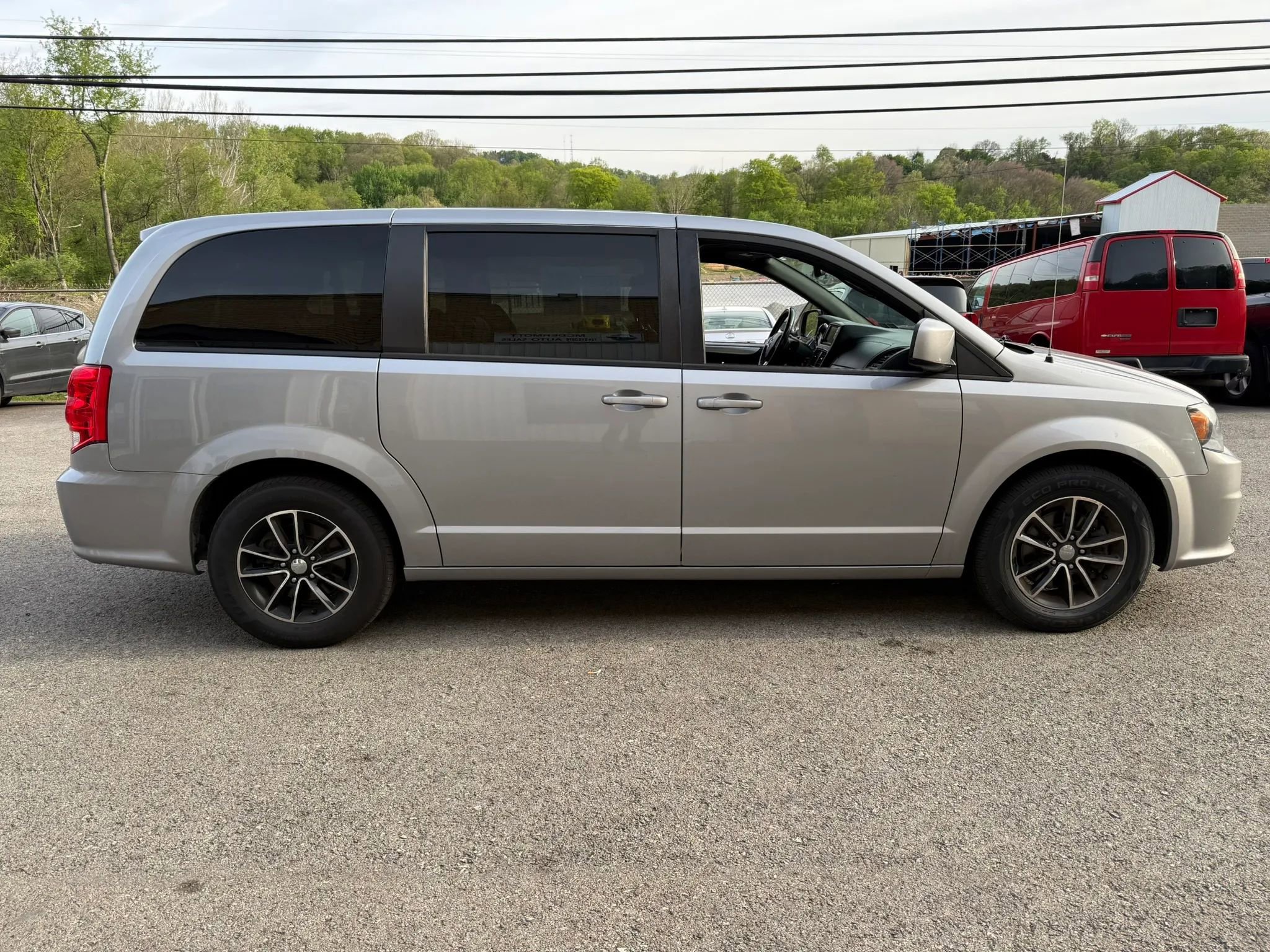 Used 2019 Dodge Grand Caravan GT w/ Safety Sphere Group FWD image 4