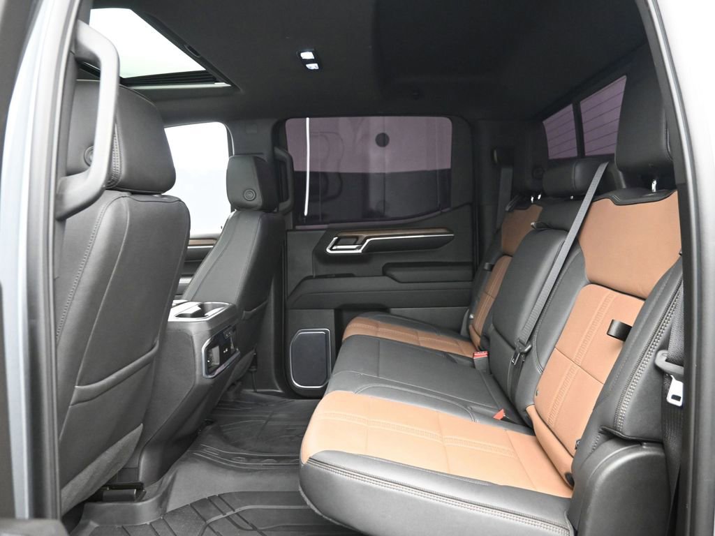 Used 2023 Chevrolet Silverado 1500 High Country w/ High Country Premium Package AWD/4WD image 10