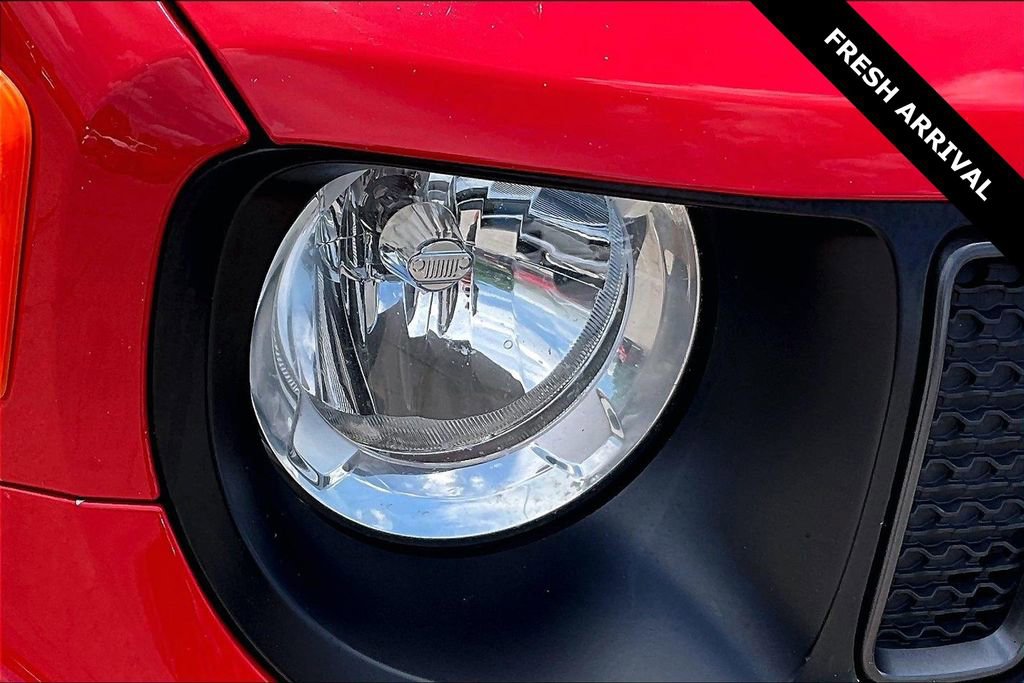 Used 2021 Jeep Renegade Latitude FWD image 30