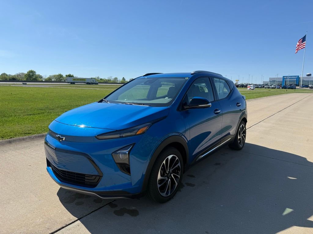 Used 2023 Chevrolet Bolt EUV Premier w/ Sun & Sound Package image 9
