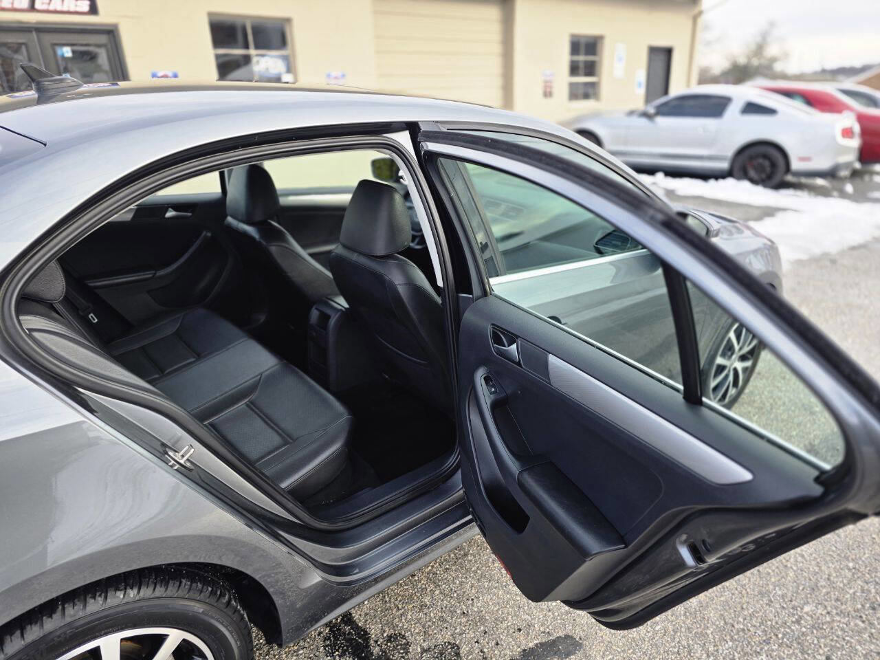 Used 2017 Volkswagen Jetta SE image 19