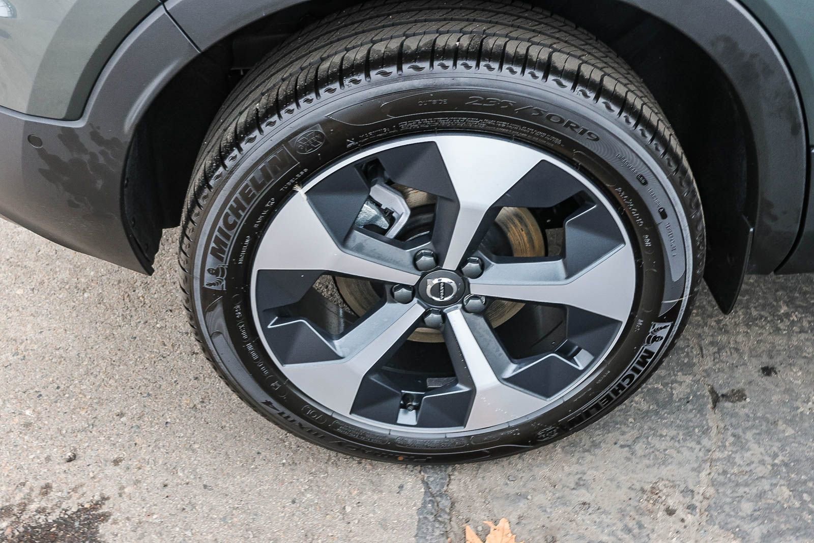 New 2026 Volvo XC40 B5 Plus w/ Protection Package Premier image 14