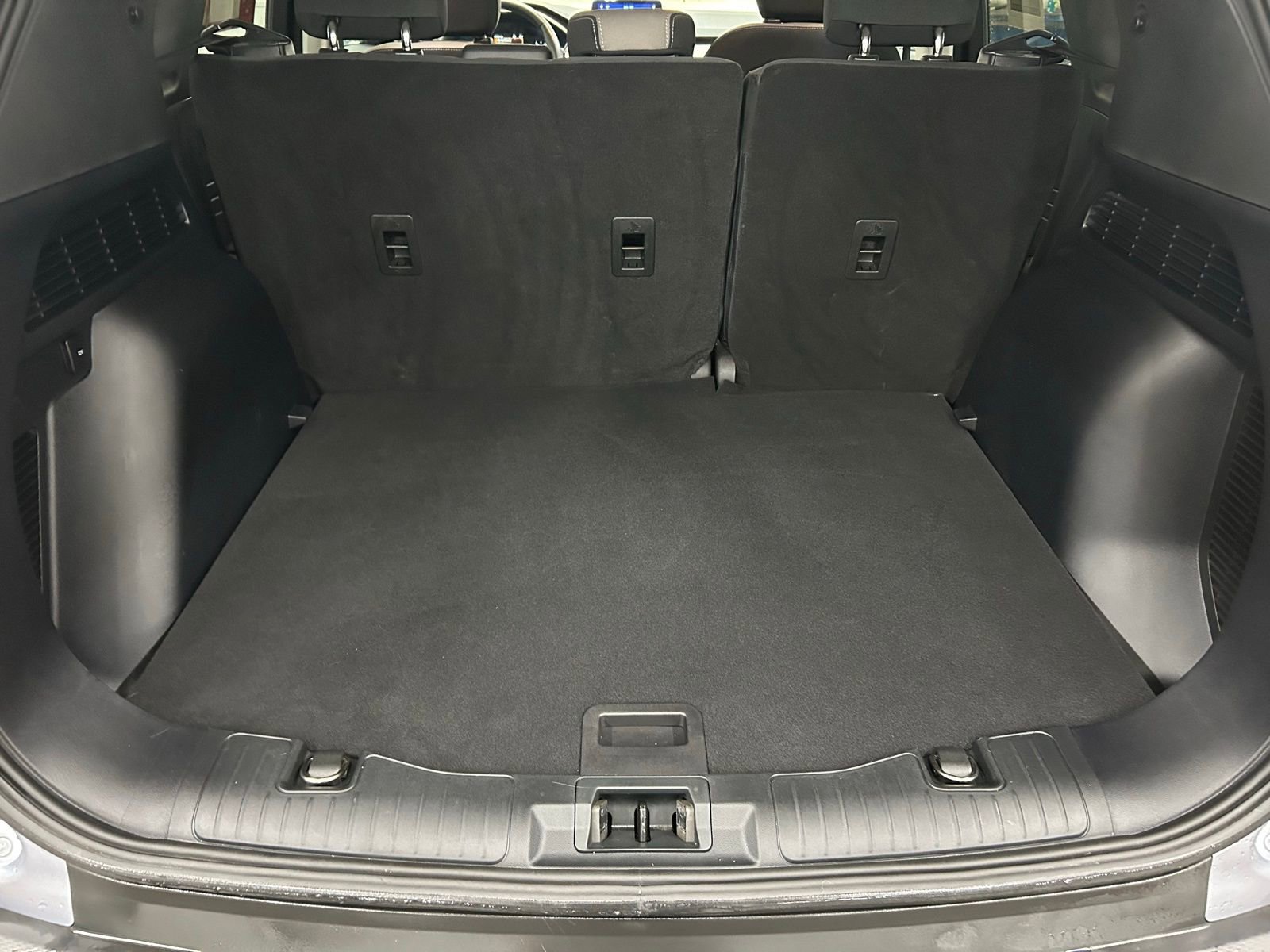 Used 2022 Ford Escape SE w/ SE Sport Appearance Package image 28