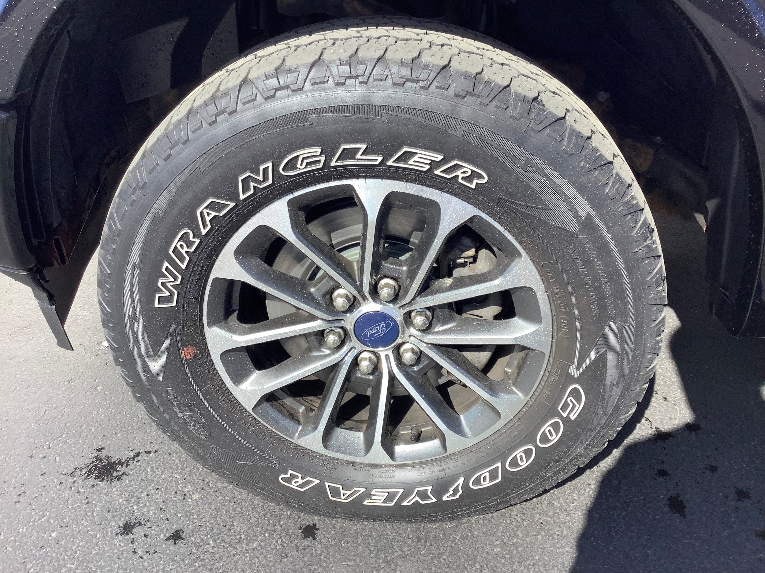 Used 2019 Ford F150 Lariat w/ Equipment Group 502A Luxury AWD/4WD image 4