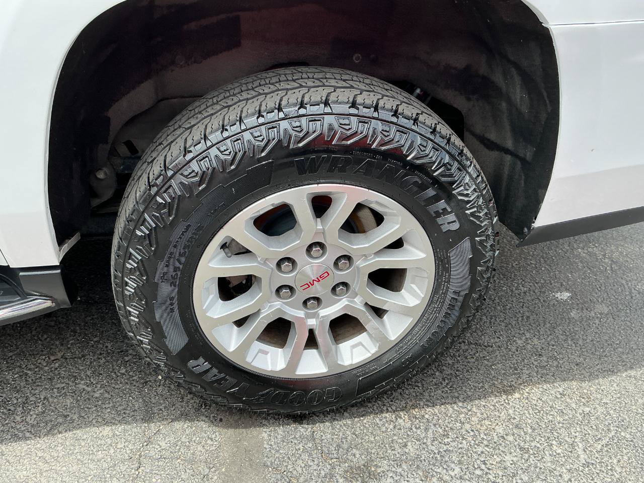 Used 2019 GMC Yukon XL SLT AWD/4WD image 6