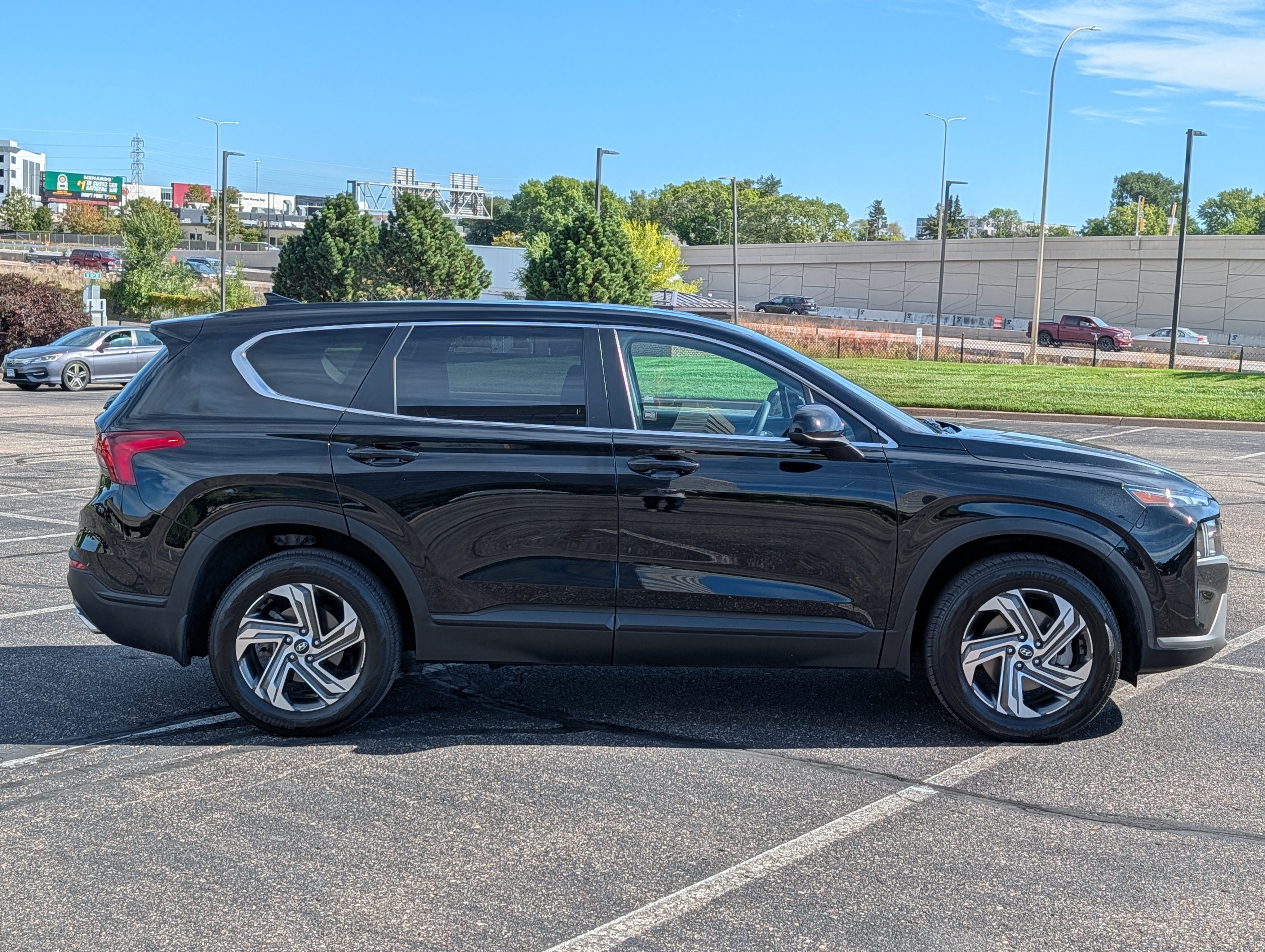 Used 2022 Hyundai Santa Fe SE FWD image 8