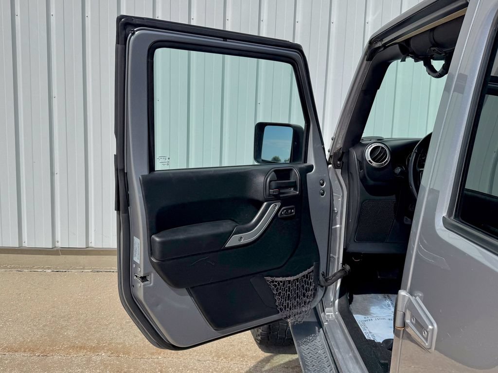 Used 2017 Jeep Wrangler Unlimited Sahara AWD/4WD image 14