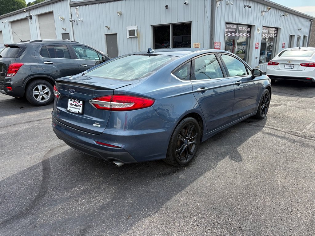 Used 2019 Ford Fusion SE w/ Equipment Group 151A FWD image 3