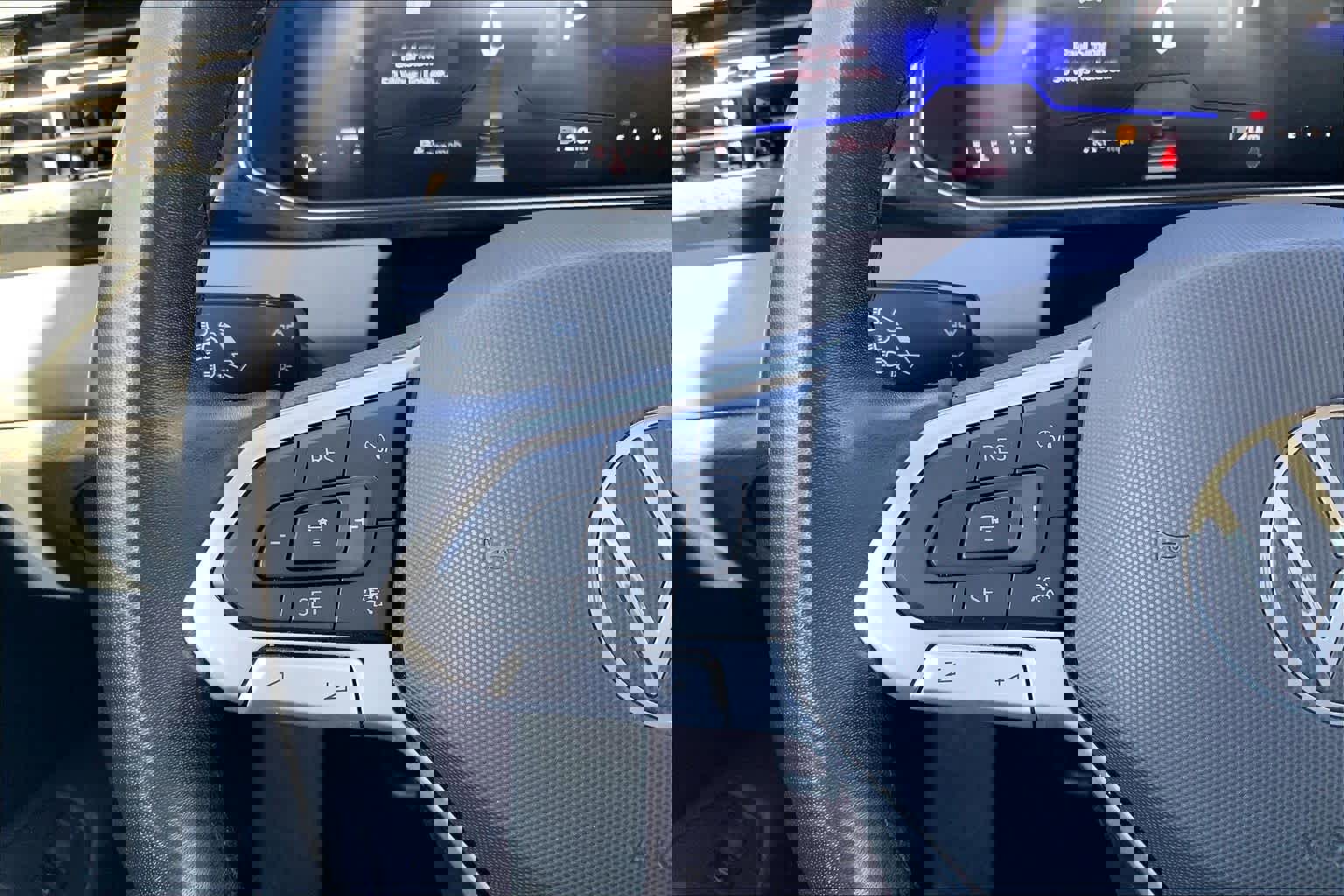 Used 2025 Volkswagen Jetta SE image 24