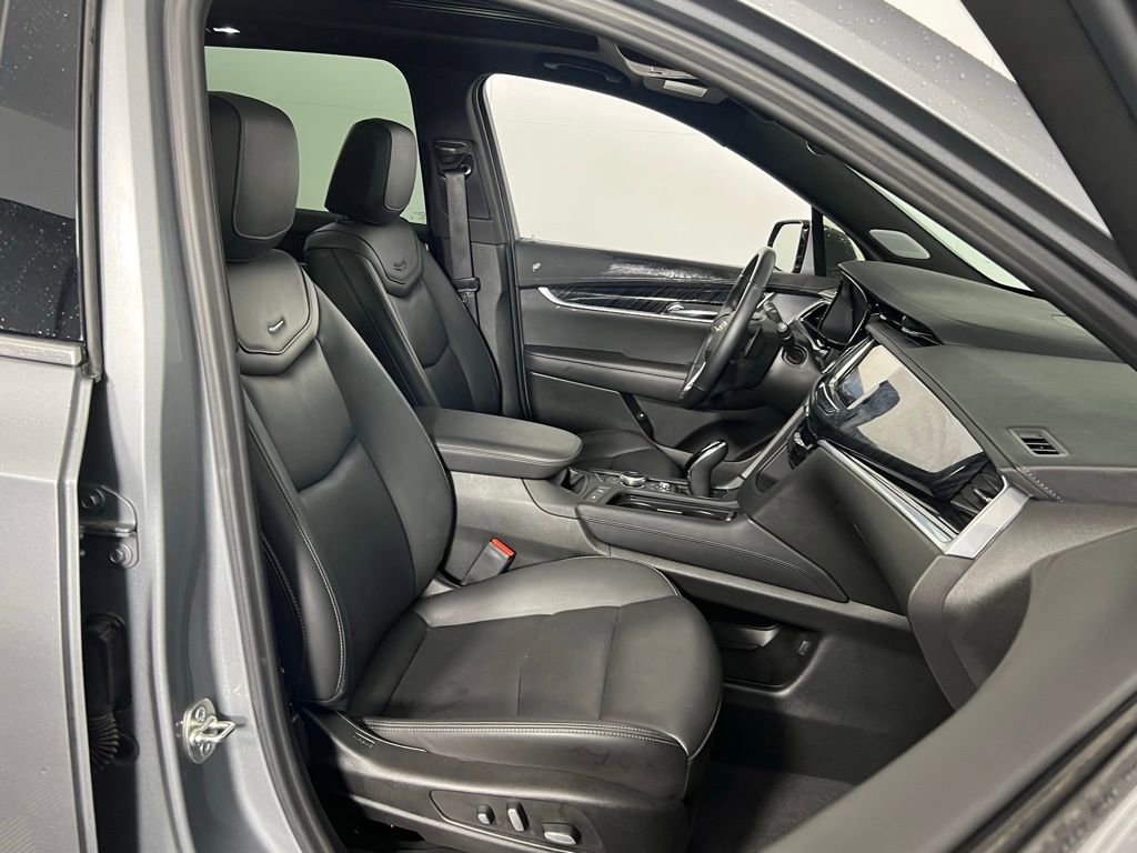 Used 2025 Cadillac XT6 Premium Luxury image 31
