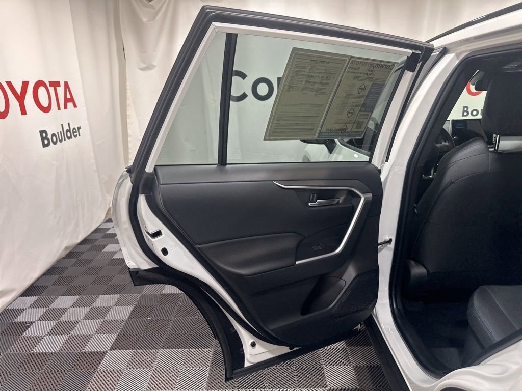 Used 2025 Toyota RAV4 SE image 17