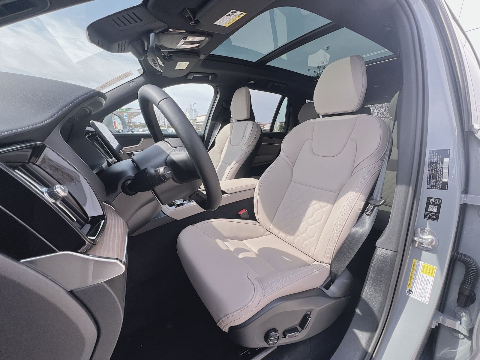 New 2026 Volvo XC90 T8 Plus w/ Protection Package Premier AWD/4WD image 21