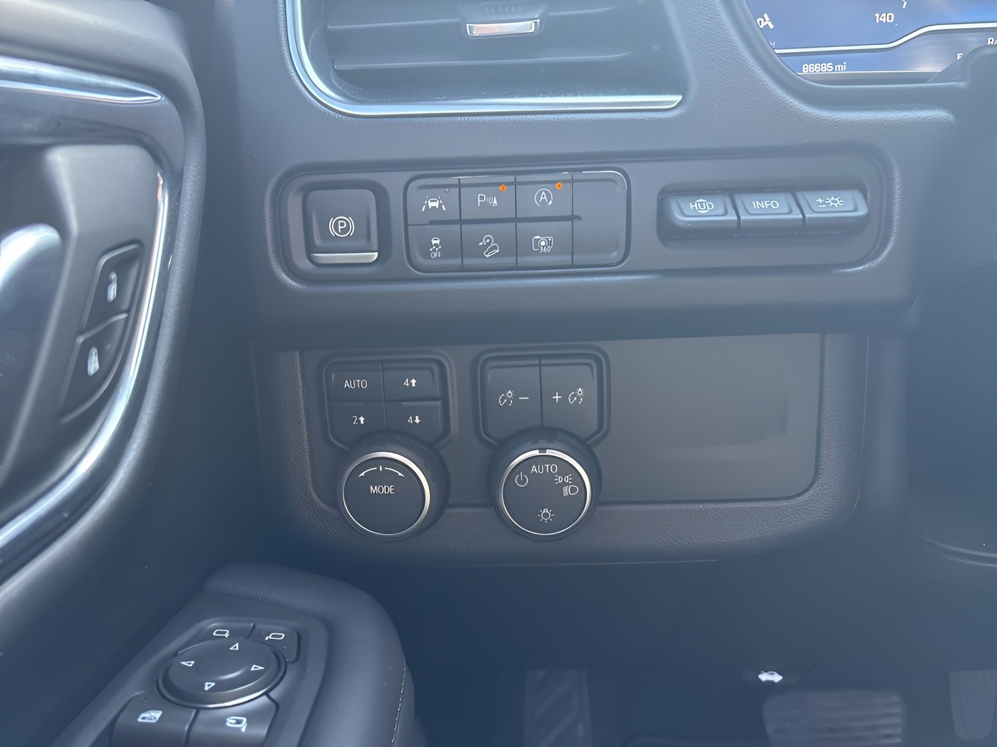 Used 2023 Chevrolet Suburban High Country AWD/4WD image 23