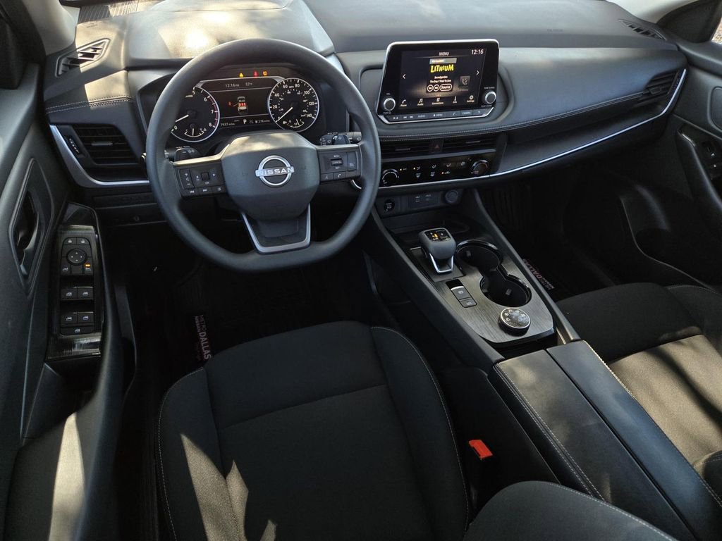 Used 2025 Nissan Rogue S image 15