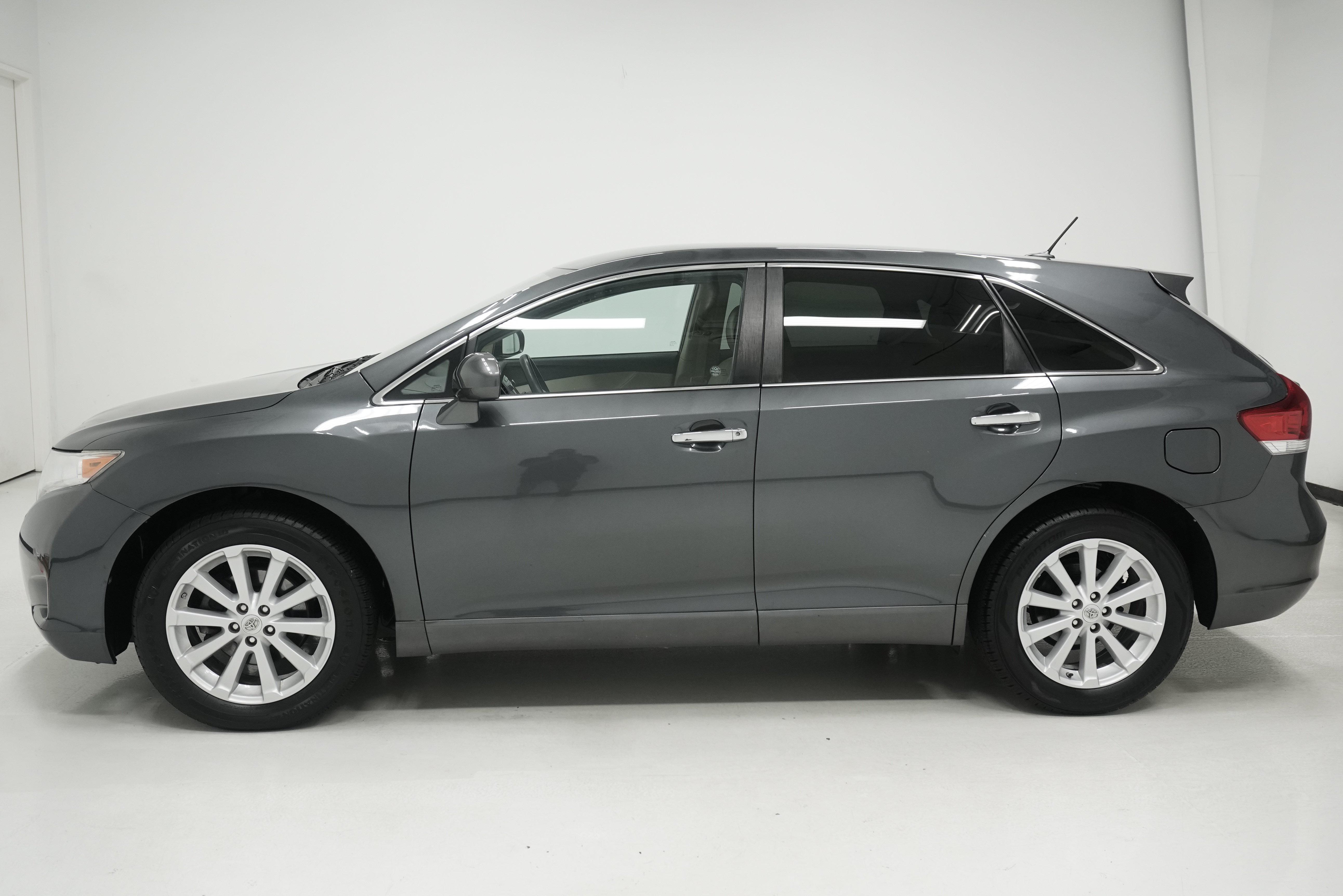 Used 2011 Toyota Venza FWD image 7